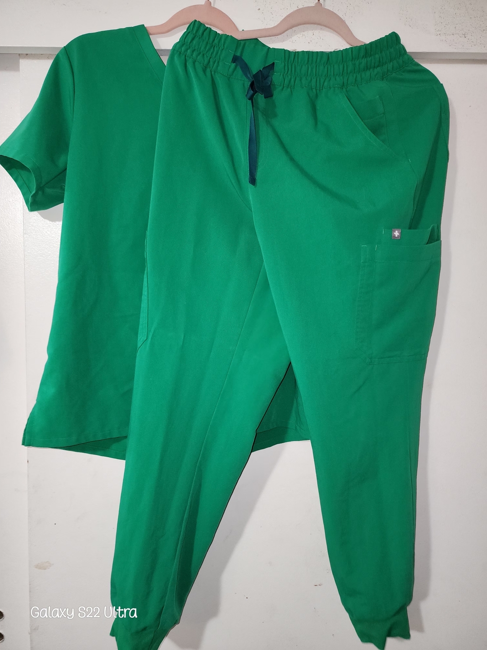 Figs Women's Emerald Green Jogger Scrub Set